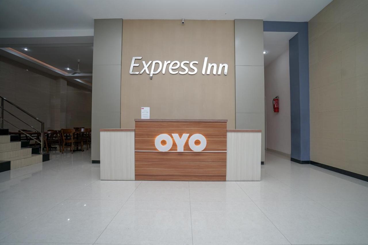 Oyo 616 Express Inn Palembang Extérieur photo