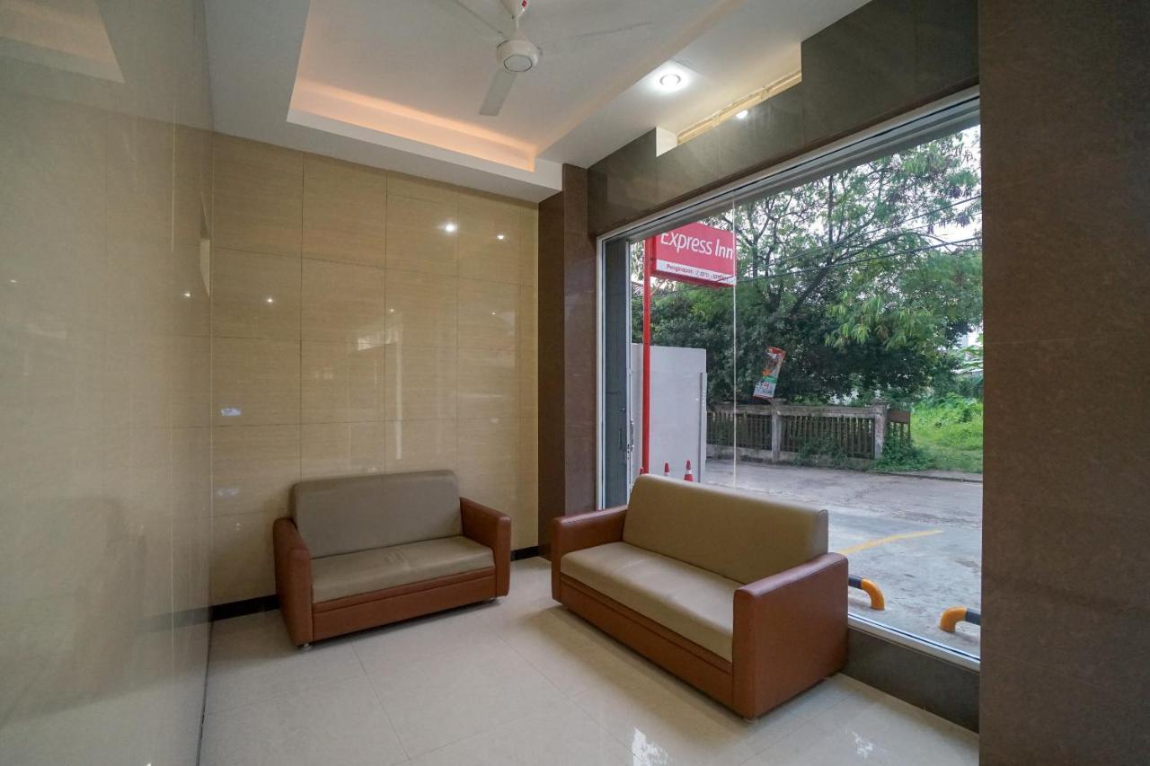 Oyo 616 Express Inn Palembang Extérieur photo