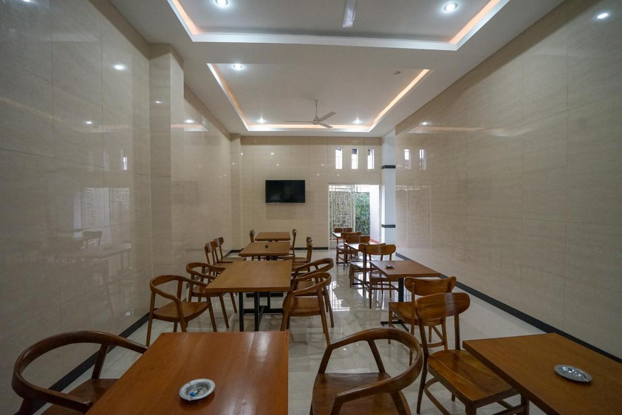 Oyo 616 Express Inn Palembang Extérieur photo