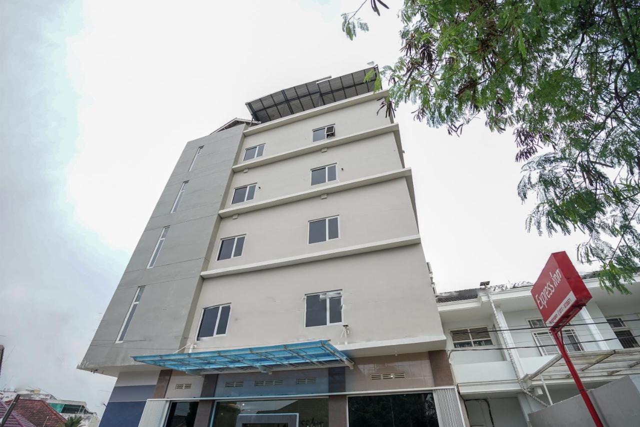 Oyo 616 Express Inn Palembang Extérieur photo