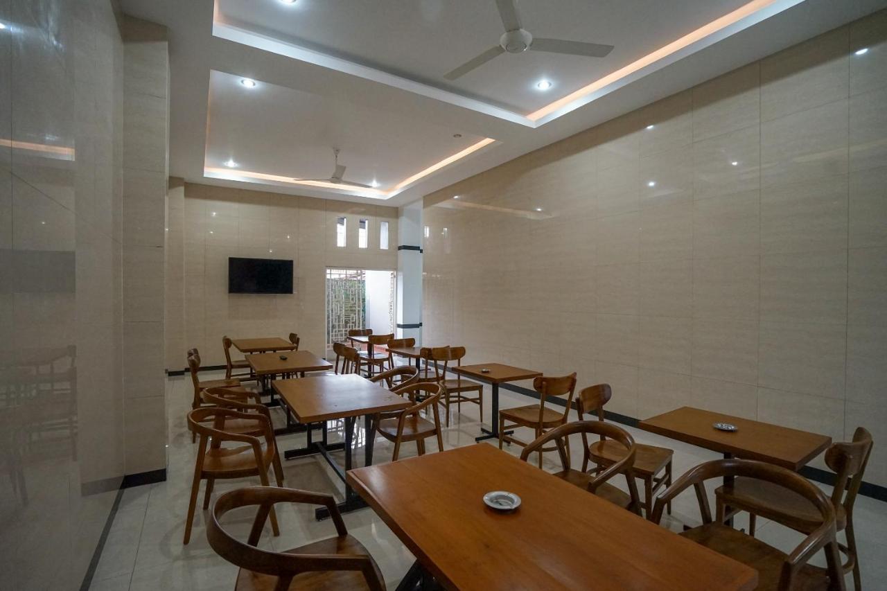 Oyo 616 Express Inn Palembang Extérieur photo
