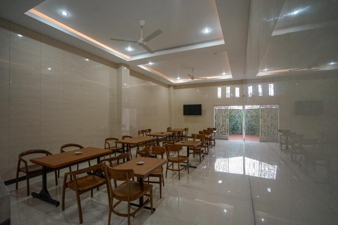 Oyo 616 Express Inn Palembang Extérieur photo