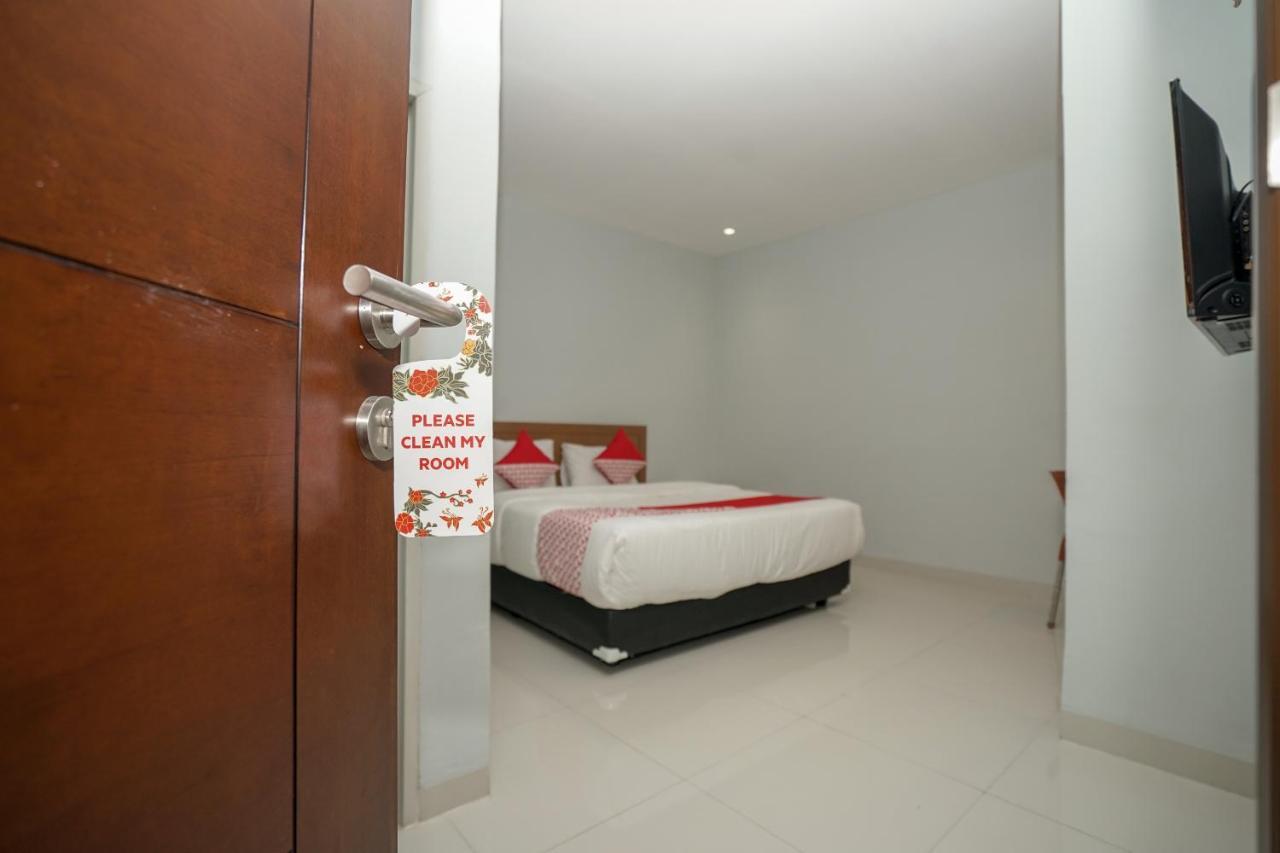 Oyo 616 Express Inn Palembang Extérieur photo