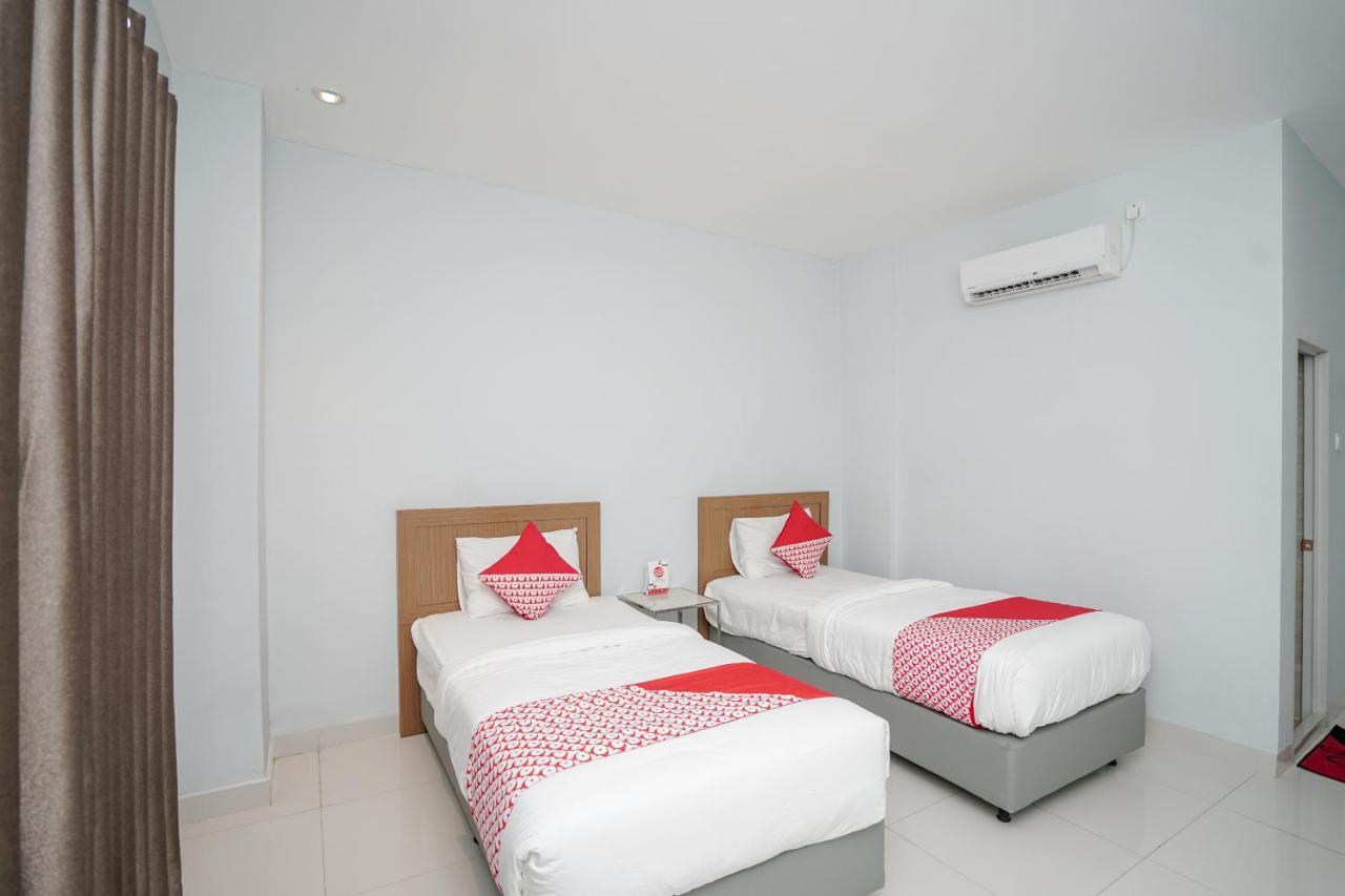 Oyo 616 Express Inn Palembang Extérieur photo